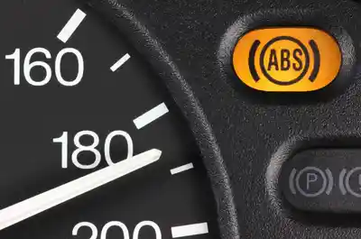 Que faire en cas de capteur ABS HS ou de voyant ABS allumé ?