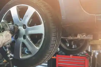 Flanc du pneu : dommages et solutions
