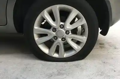 Détecter et réparer une crevaison lente sur un pneu de voiture